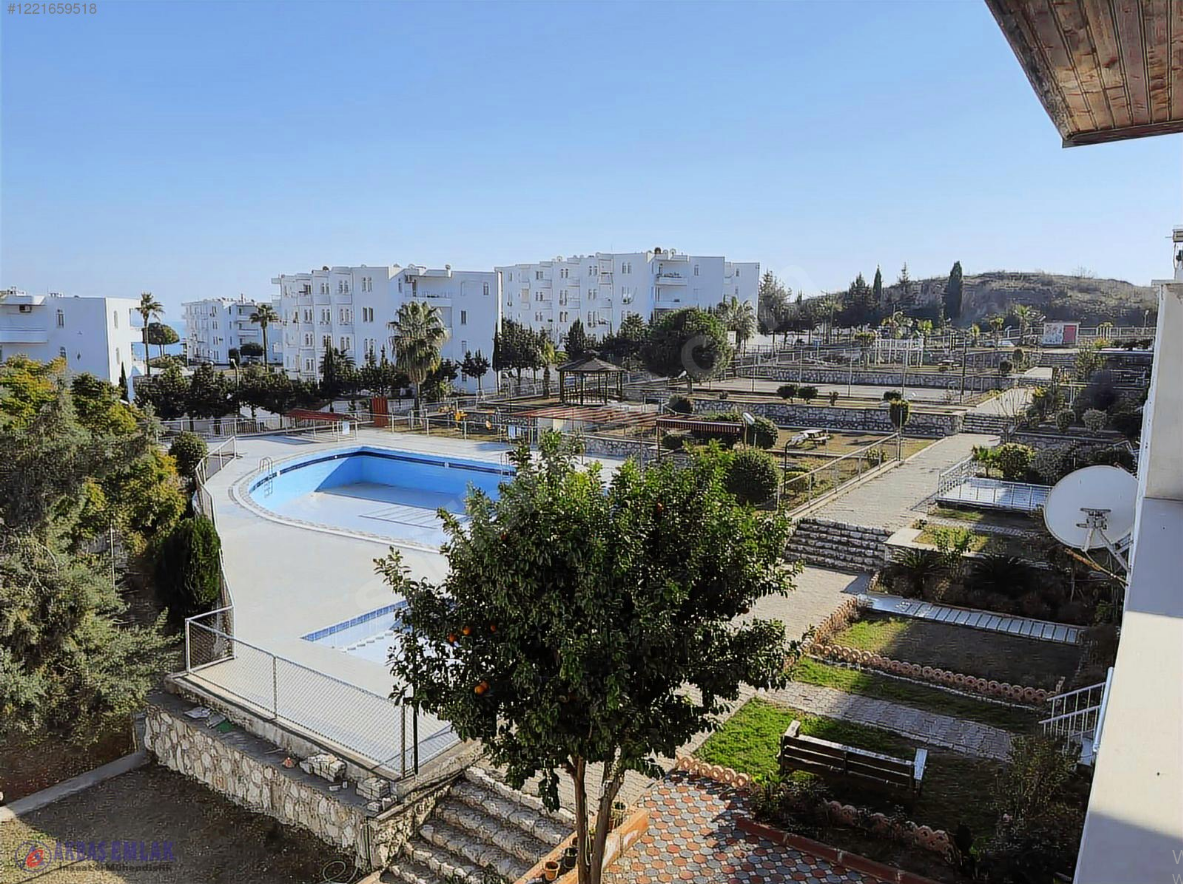 AKBAŞ'tan SATILIK HAVUZLU GENİŞ TERASLI TRİPLEKS VİLLA